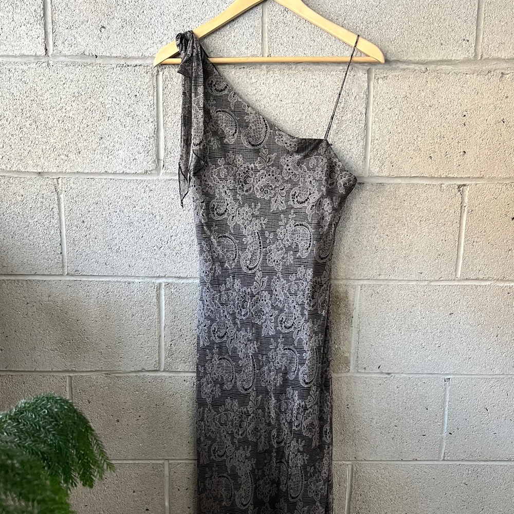 One shoulder asymmetrical silk dress lace print